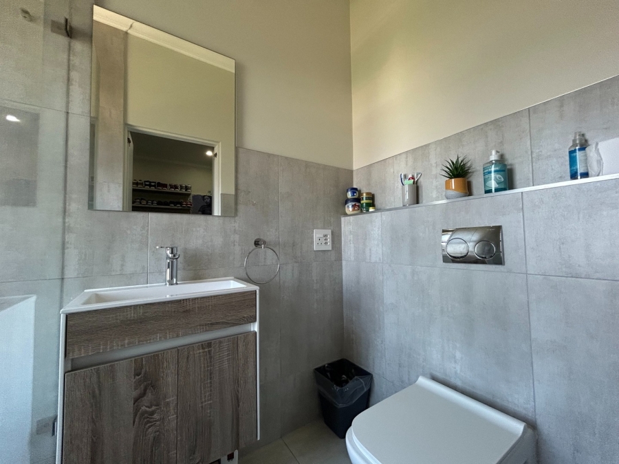 To Let 4 Bedroom Property for Rent in Sandown Western Cape